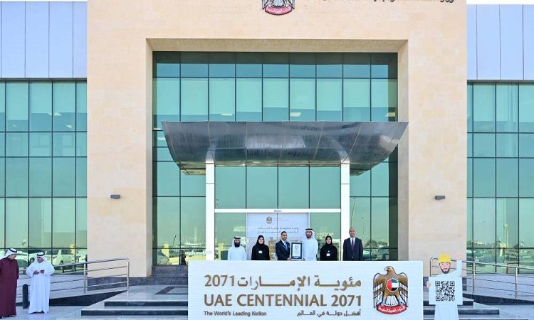 الإمارات تدخل «جينيس» بأكبر شعار بتقنية الطباعة ثلاثية الأبعاد