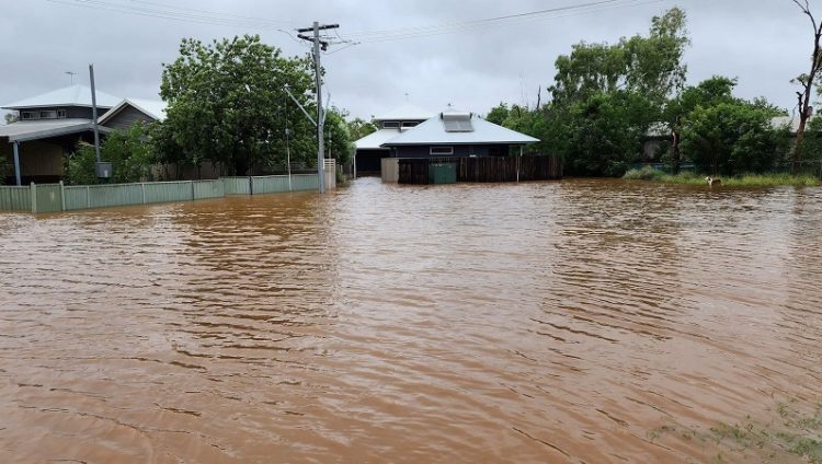 فيضانات قياسية تعزل بلدات كثيرة في غرب أستراليا