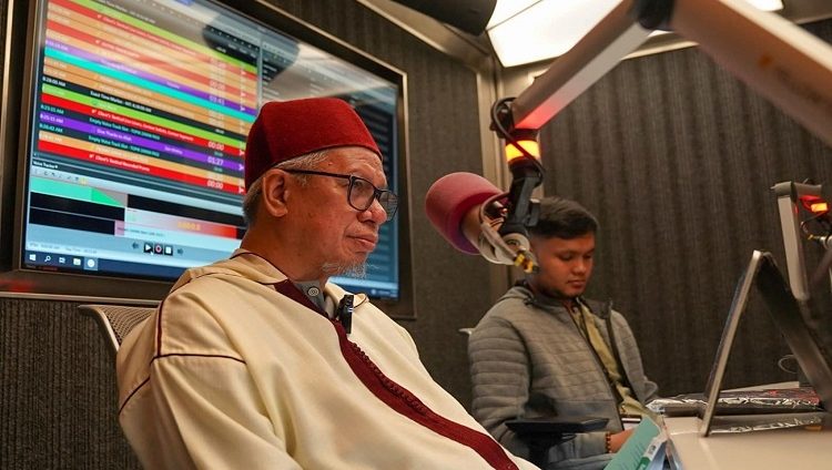 “حكماء المسلمين” يطلق برنامجين إذاعيين في إندونيسيا وماليزيا خلال رمضان