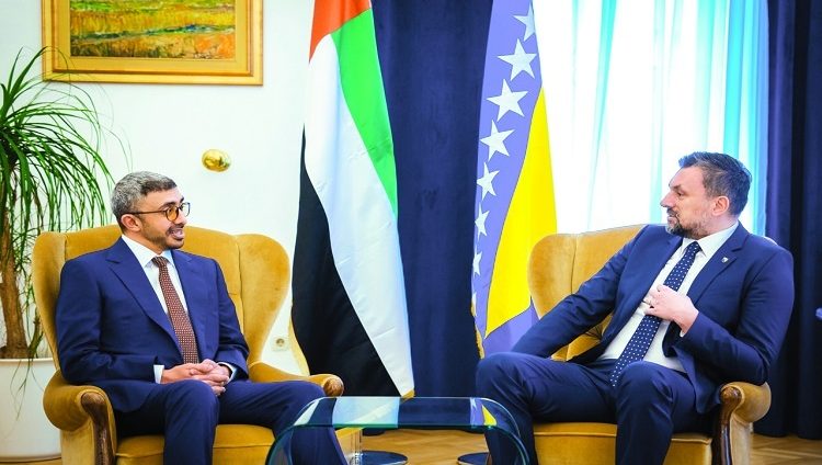 عبدالله بن زايد يبحث التعاون بين الإمارات والبوسنة