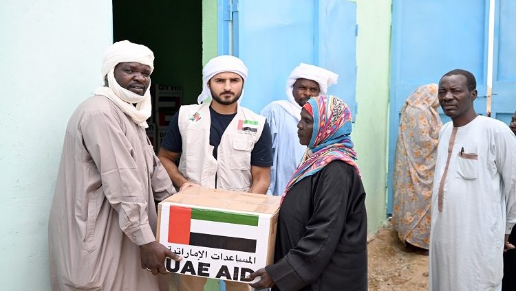 الفريق الإنساني الإماراتي يواصل توزيع السلال الغذائية في أمدجراس التشادية