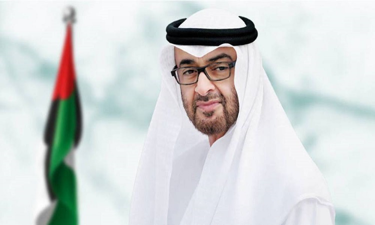 محمد بن زايد يصل الدوحة وأمير قطر في مقدمة مستقبليه