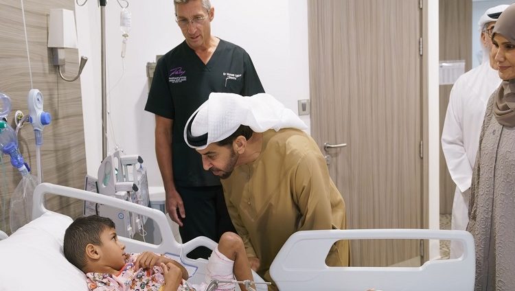 حمدان بن زايد يزور الأطفال الفلسطينيين الجرحى ومرضى السرطان ويطمئن على حالتهم الصحية