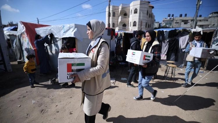الهلال الأحمر الإماراتي يواصل توزيع المساعدات الإنسانية على أهالي غزة