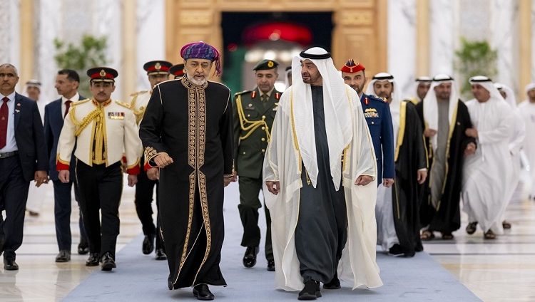 ودعه رئيس الدولة.. سلطان عمان يختتم زيارة دولة إلى الإمارات