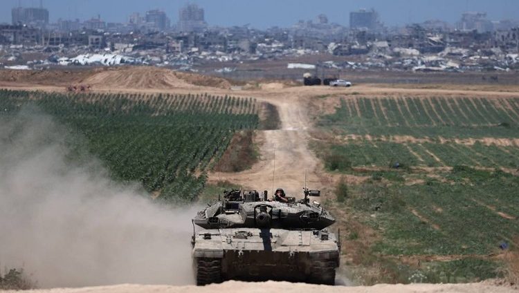 الجيش الإسرائيلي يحاصر مستشفى العودة في شمال قطاع غزة لليوم الخامس