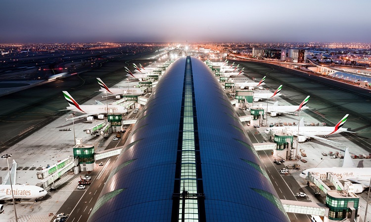 مطارات دبي تحول مسار رحلات وتلغي أخرى بسبب الحالة الجوية