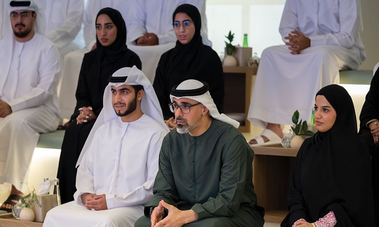 خالد بن محمد بن زايد يلتقي عدداً من الطلبة الإماراتيين المبتعثين في برنامج “خطوة”