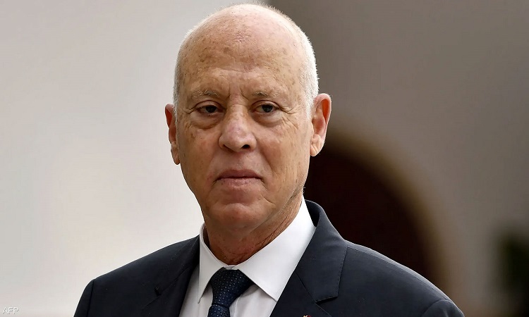 الرئيس التونسي يقيل وزير الشؤون الدينية إثر وفاة 49 حاجاً