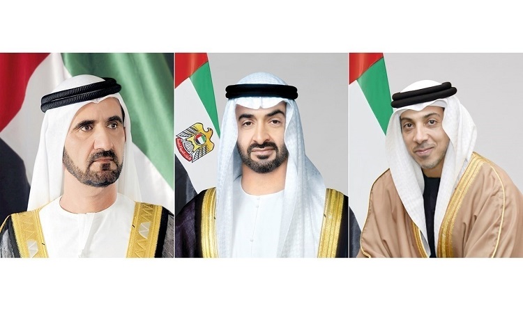 رئيس الدولة ونائباه يهنئون رئيس مجلس القيادة الرئاسي في اليمن باليوم الوطني لبلاده