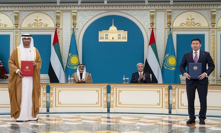 ولي عهد أبوظبي والرئيس الكازاخستاني يبحثان سُبل تعزيز العلاقات الثنائية ويشهدان تبادل اتفاقيات تعاون مشترك ومذكرات تفاهم بين البلدين