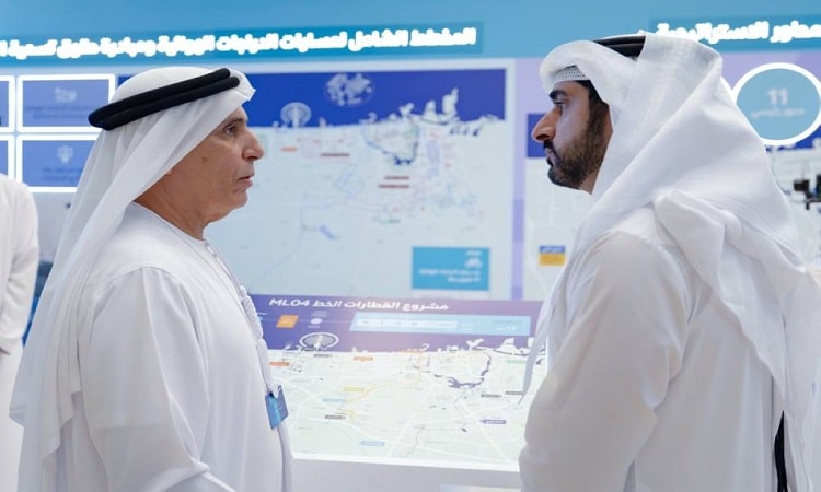حمدان بن محمد يطّلع على سير العمل في عدد من محاور الطرق الاستراتيجية