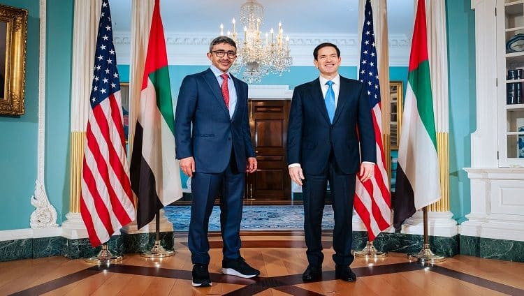 عبدالله بن زايد يلتقي وزير الخارجية الأمريكي ويبحثان العلاقات الإستراتيجية والتطورات الإقليمية