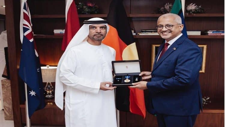 حكومة أستراليا تكرم اللواء الركن “م” مبارك النيادي بوسام أستراليا العسكري
