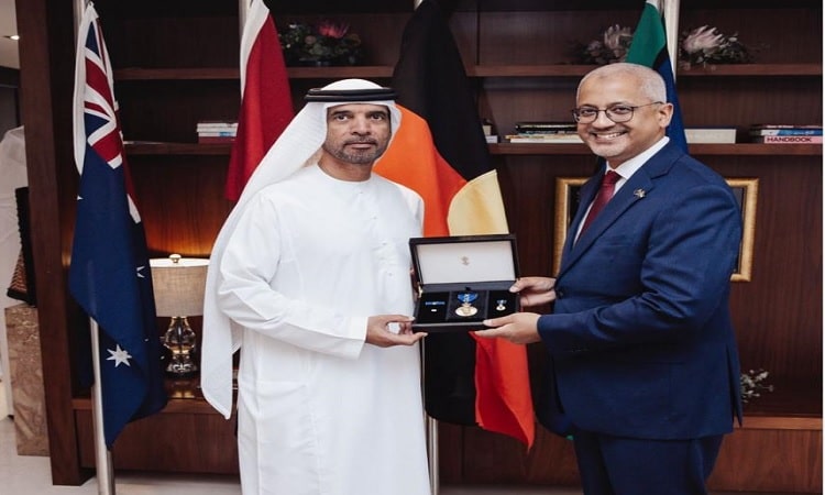 حكومة أستراليا تكرم اللواء الركن “م” مبارك النيادي بوسام أستراليا العسكري