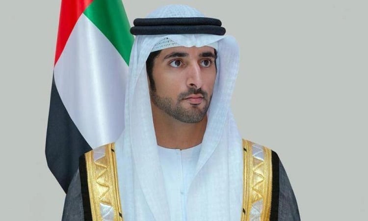 حمدان بن محمد يؤدي صلاة عيد الأضحى بمسجد زعبيل في دبي