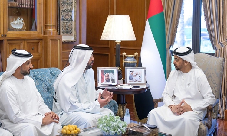 حمدان بن زايد يستقبل وفد دائرة الطاقة ويطلع على سير العمل بالمشاريع الاستراتيجية بمنطقة الظفرة