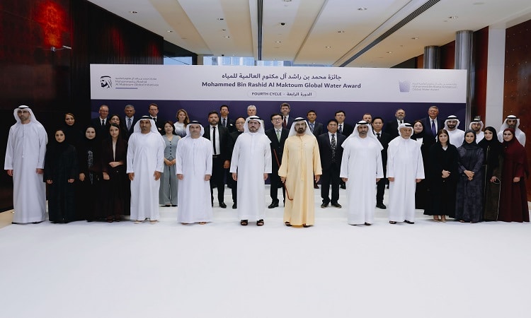 محمد بن راشد يكرّم الفائزين بالدورة الرابعة من “جائزة محمد بن راشد العالمية للمياه”