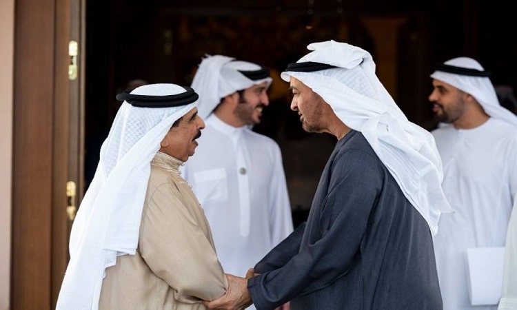 رئيس الدولة يزور ملك البحرين في مقر إقامته في أبوظبي