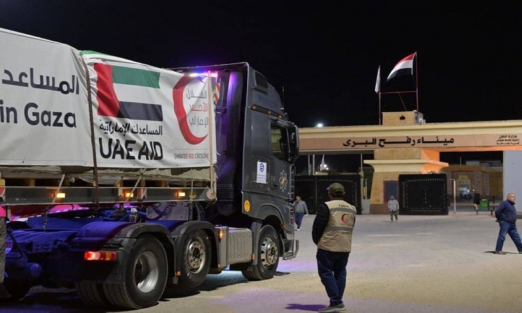 دخول 25 شاحنة من المساعدات الإماراتية إلى قطاع غزة