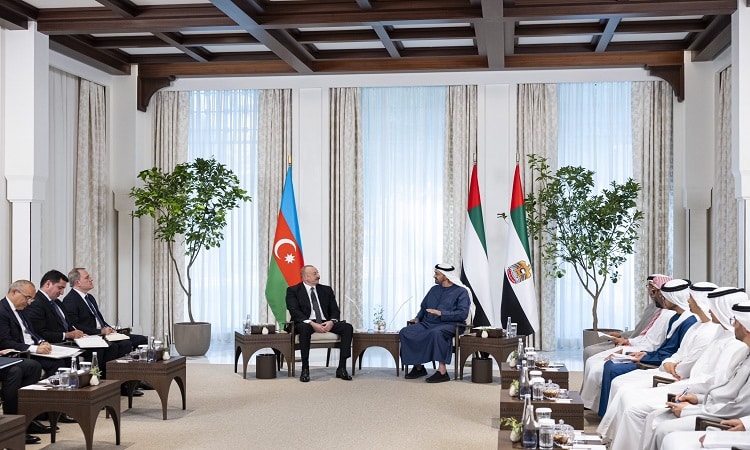 محمد بن زايد ورئيس أذربيجان يبحثان علاقات التعاون بين البلدين