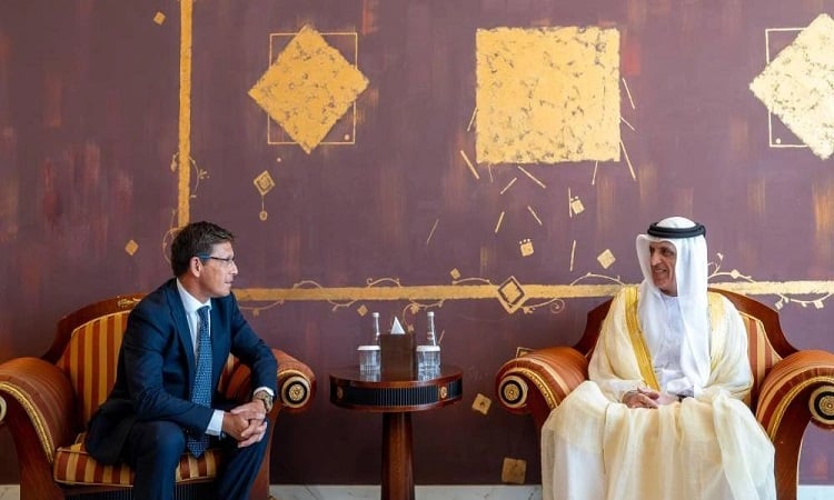 سعود بن صقر يرحب بسفير مملكة إسبانيا لدى الإمارات