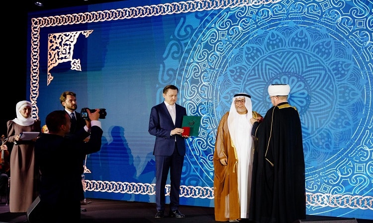 روسيا تكرم الدكتور محمد بشاري بأرفع أوسمتها الإسلامية: وسام الشرف «الفخر»