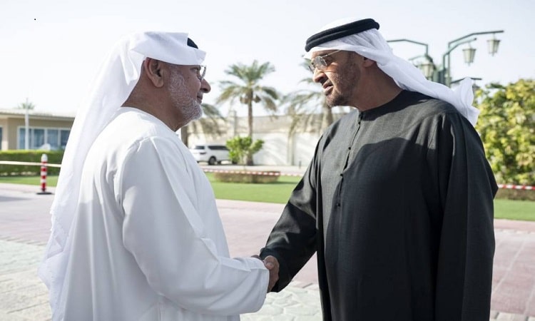 محمد بن زايد يقدم واجب العزاء في وفاة حسين خانصاحب