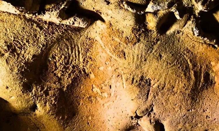 الذكاء الاصطناعي يفكّ شفرة أقدم لغز فني على وجه الأرض