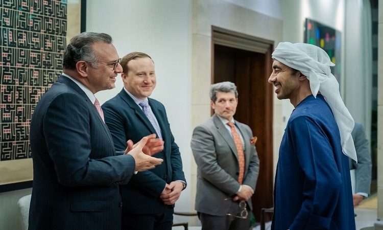 عبدالله بن زايد ومستشار الرئيس الأمريكي للشؤون الأفريقية والعربية يبحثان التطورات في السودان