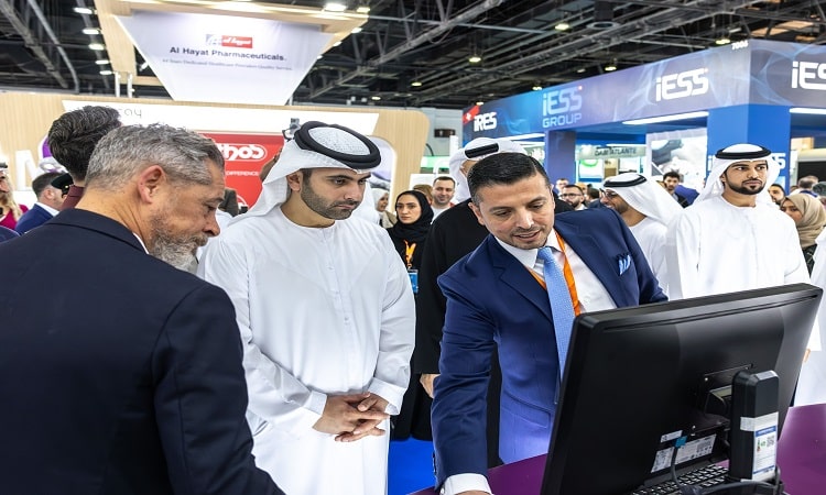 منصور بن محمد: “إيدك دبي” يُشكّل نموذجاً متقدماً للمؤتمرات الطبية المتخصصة