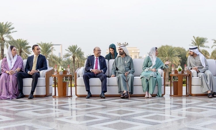 محمد بن راشد يبحث مع رئيس باكستان العلاقات الثنائية وسبل تعزيز التعاون المشترك في مختلف المجالات