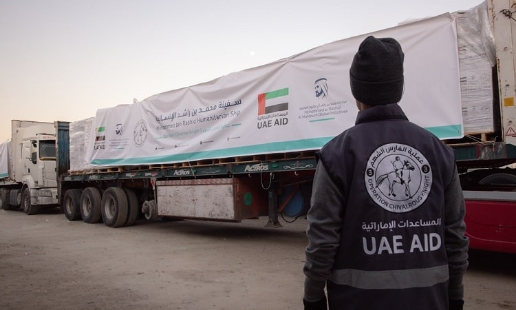 «الفارس الشهم 3» تسيّر إلى غزة دفعة أولى من حمولة «سفينة محمد بن راشد الإنسانية»