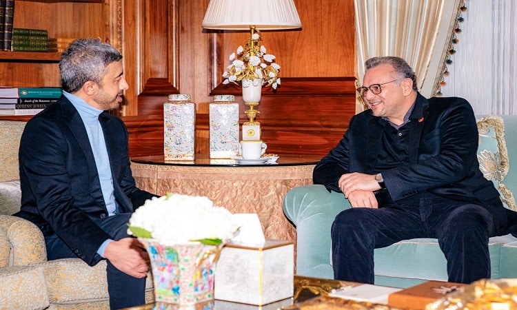 عبدالله بن زايد يلتقي مستشار الرئيس الأميركي للشؤون الأفريقية والعربية في واشنطن