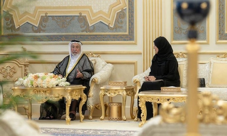 حاكم الشارقة يطلع على خطط وبرامج وزارة التربية والتعليم