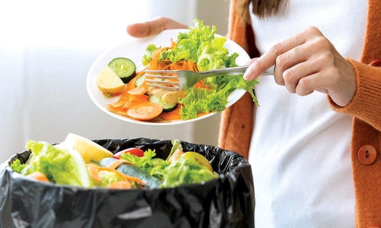 61% من الغذاء المهدور سنوياً إنتاج منزلي.. و5 أسباب للطعام «المُهمَل» على مائدة الإفطار