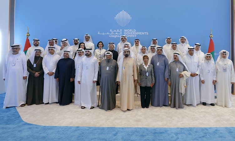 محمد بن راشد يلتقي عددا من تجار الكويت المشاركين في المنتدى الاقتصادي الإماراتي الكويتي