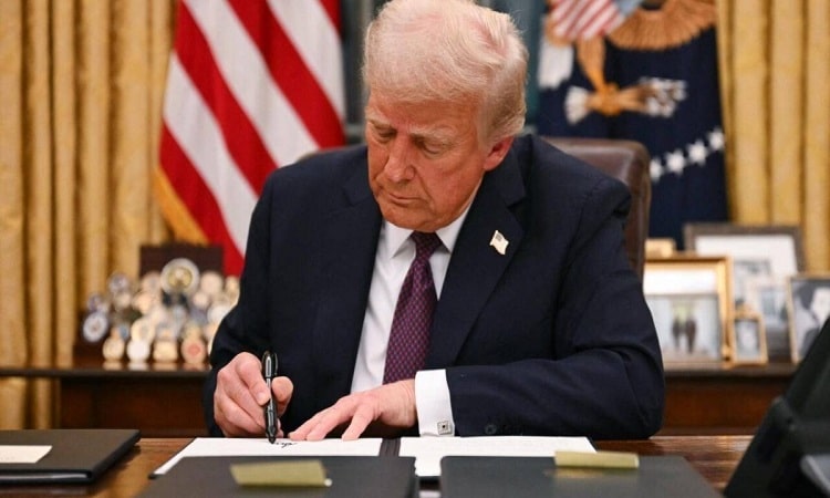 ترامب يتحدى المحكمة العليا ويتعهد بفرض رسوم جمركية عالمية بنسبة 10%