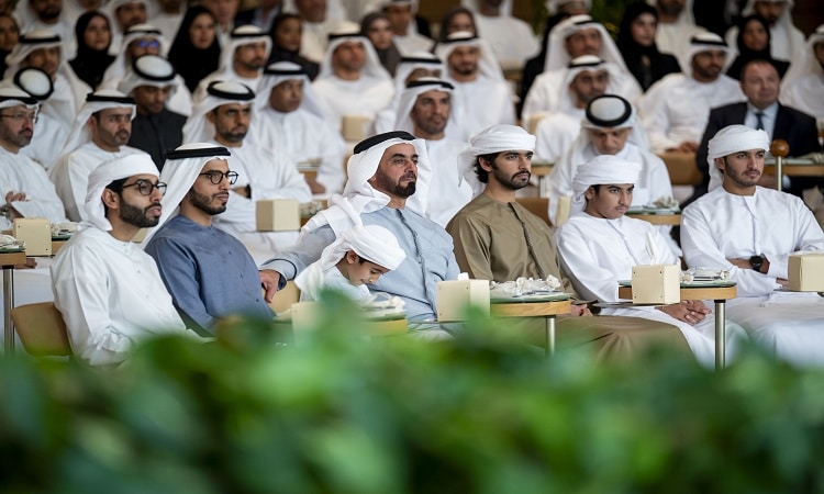 نظمها مجلس محمد بن زايد..سيف بن زايد يشهد جلسة تحت عنوان “الشيخ زايد والرؤية الإنسانية العالمية لدولة الإمارات”