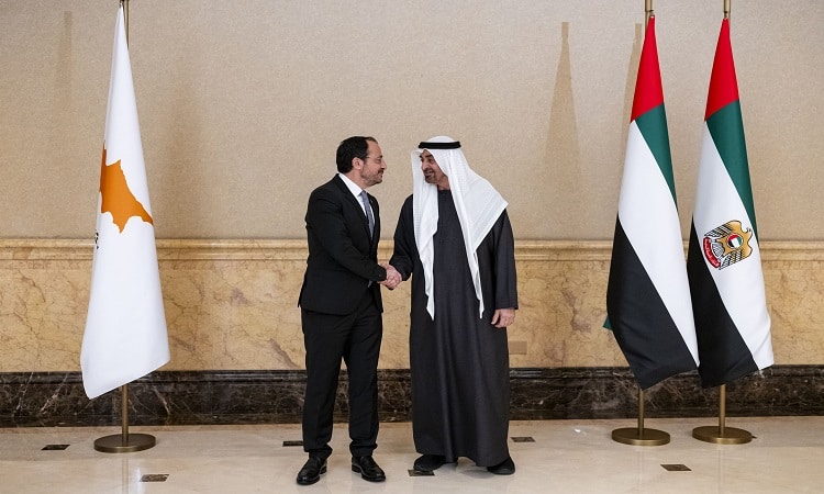رئيس الدولة ورئيس قبرص يبحثان تعزيز الشراكة الإستراتيجية الشاملة بين البلدين والمستجدات في المنطقة