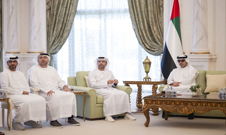 هزاع بن زايد يطّلع على مستجدات مشاريع تطوير البنية التحتية والنقل والخدمات اللوجستية في منطقة العين