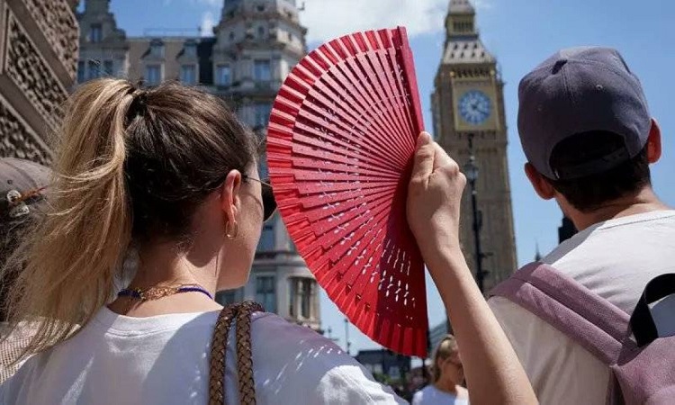 موجة حر تضرب أوروبا.. تأجيل سباق هامبورج وتوقف مباريات في ويمبلدون