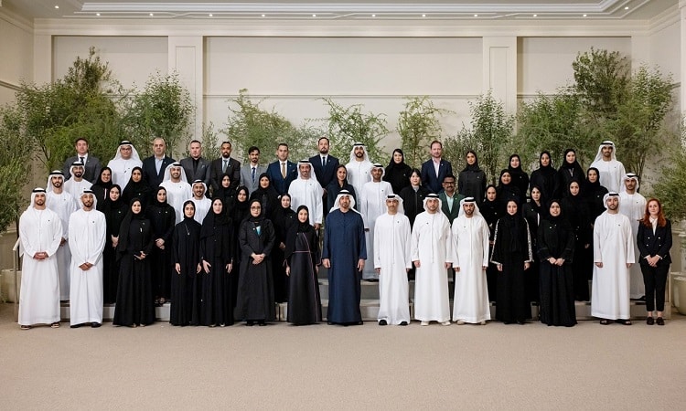 رئيس الدولة يستقبل فريق عمل جناح الإمارات في «إكسبو 2025 أوساكا» في اليابان