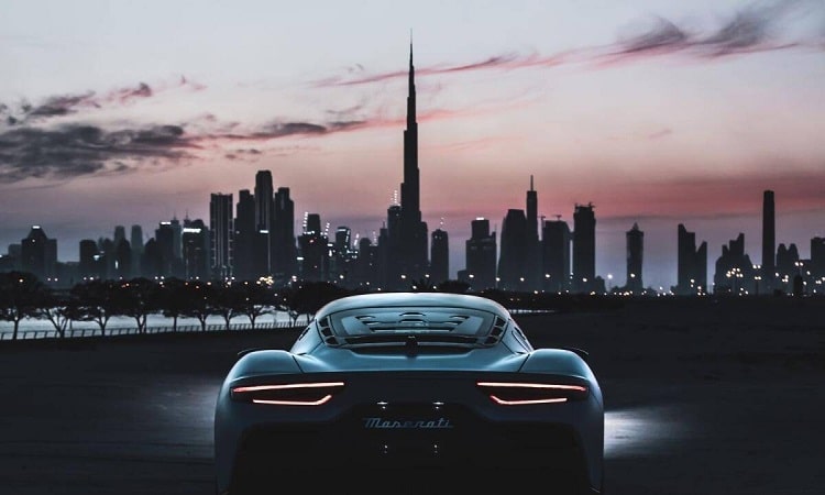 سوق السيارات الفاخرة في دبي يواصل استقطاب المشترين العالميين
