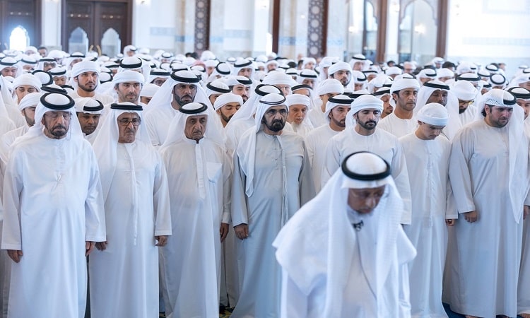 محمد بن راشد يؤدي صلاة الجنازة على جثمان أحمد بن راشد
